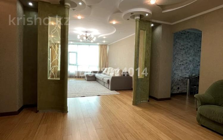 3-комнатная квартира, 134 м², 12/25 этаж, мкр 11 112а за 35 млн 〒 в Актобе, мкр 11 — фото 2