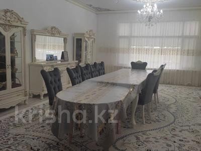 Отдельный дом · 5 комнат · 227 м² · 10 сот., мкр Центральный, Мкрн Атырау 2 улица 7 9 за 750 000 〒