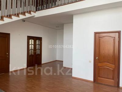 Отдельный дом · 11 комнат · 540 м² · 9 сот., Мукана Тулебаева 6/1 — ТРЦ Атырау за 2 млн ₸