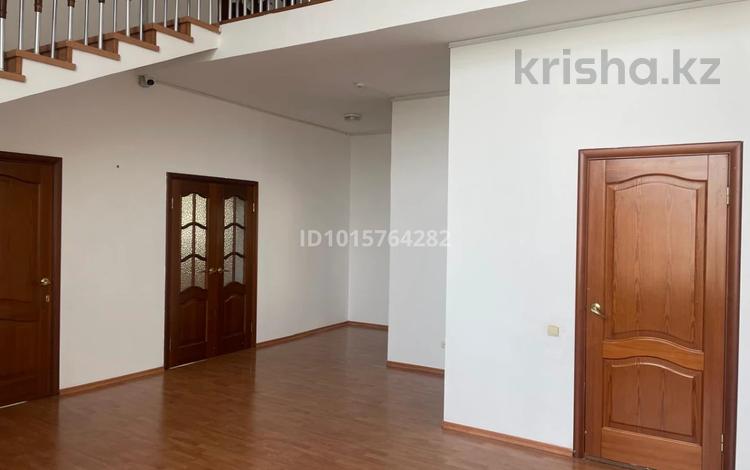 Жеке үй · 11 бөлме · 540 м² · 9 жүзд., Мукана Тулебаева 6/1 — ТРЦ Атырау, бағасы: 2 млн ₸ — фото 2