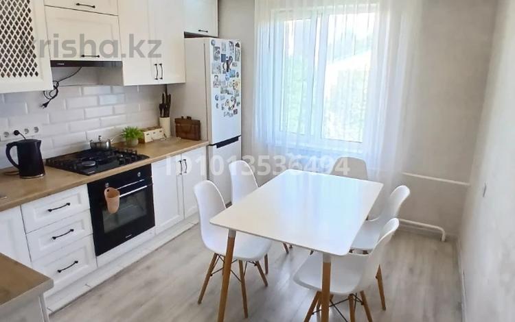 4-комнатная квартира · 82.5 м² · 5/5 этаж, мкр Аксай-3 33 за 61 млн ₸ в Алматы, Ауэзовский р-н — фото 2