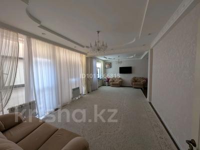 4-комнатная квартира · 180 м² · 7/11 этаж, 17-й мкр 18 за 450 000 〒 в Актау