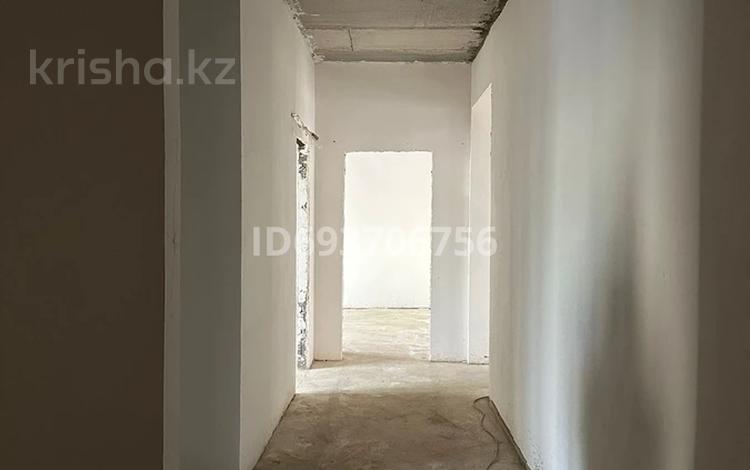 4-бөлмелі пәтер, 180 м², 1/3 қабат, мкр Самал, Адгама Каримова 117, бағасы: 35 млн 〒 в Атырау, мкр Самал — фото 2