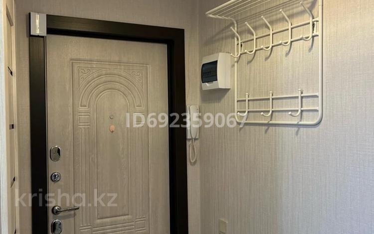 1-комнатная квартира, 32 м², 3/5 этаж, Назарбаева 76 — солнечная за 14 млн 〒 в Караганде, Казыбек би р-н — фото 11