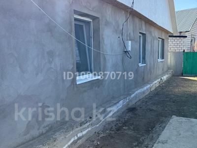 Отдельный дом · 3 комнаты · 100 м² · 10 сот., Ауезова 11 — Тувинская за 20 млн 〒 в Аксае