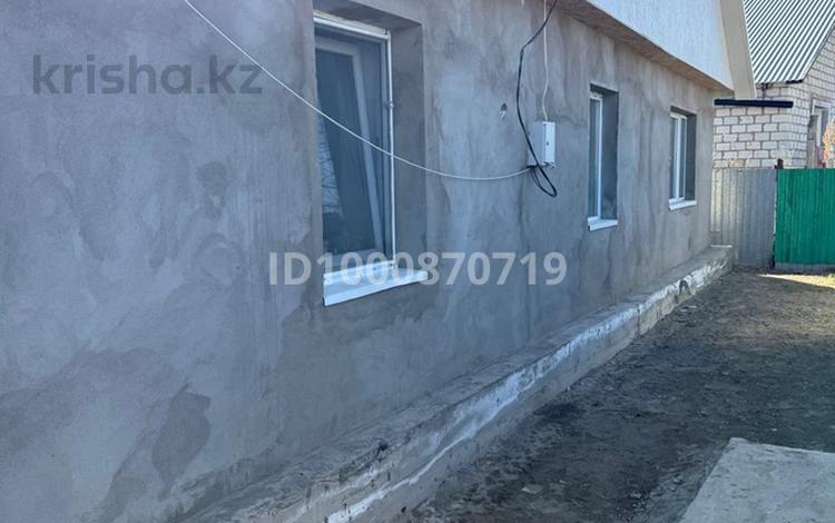 Отдельный дом · 3 комнаты · 100 м² · 10 сот., Ауезова 11 — Тувинская за 18 млн ₸ в Аксае — фото 2
