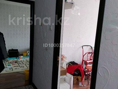 2-комнатная квартира · 44 м² · 1/5 этаж, ихсанова — находится возле 21 школы за 17.6 млн 〒 в Уральске, мкр Школьник