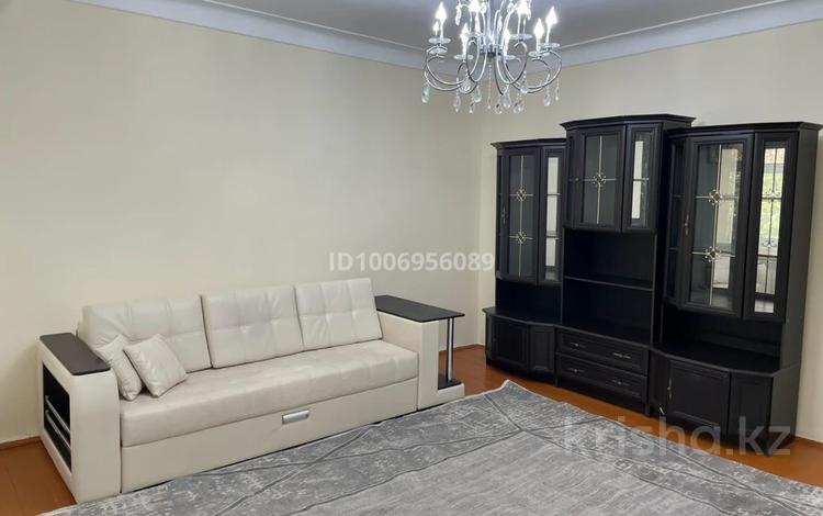 3-комнатная квартира · 64 м² · 2/2 этаж, мкр Жилгородок — Ватутина - Проспект Победы за 13.5 млн 〒 в Актобе — фото 2