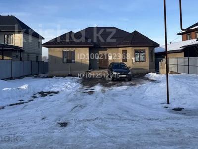 Отдельный дом · 4 комнаты · 180 м², 19 квартал 804/1 — По суйнбая надо повернуть вниз после салона красоты за 350 000 〒 в Каскелене