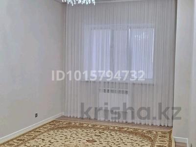 2-бөлмелі пәтер · 82.5 м² · 2/5 қабат, Алтын орда ш/а., Тауелсиздик 7Г, бағасы: 32 млн ₸ в Актобе, мкр. Алтын орда