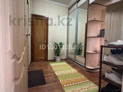 Аренда квартир в Алматы: 1-комнатная квартира · 42 м² · 6/9 этаж, мкр Аксай-2 75 за 230 000 〒 1-комнатная квартира · 42 м² · 6/9 этаж, мкр Аксай-2 75 за 230 000 〒 в Алматы, Ауэзовский р-н