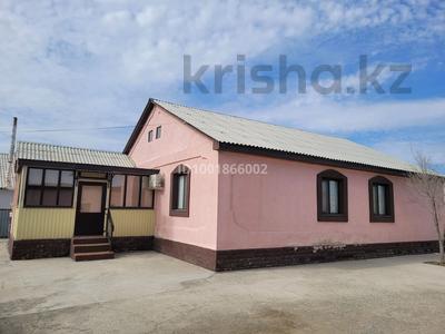 Отдельный дом · 4 комнаты · 120 м² · 10 сот., мкр Береке, Ақсарай 11 — Чайхана Оазис за 30 млн 〒 в Атырау