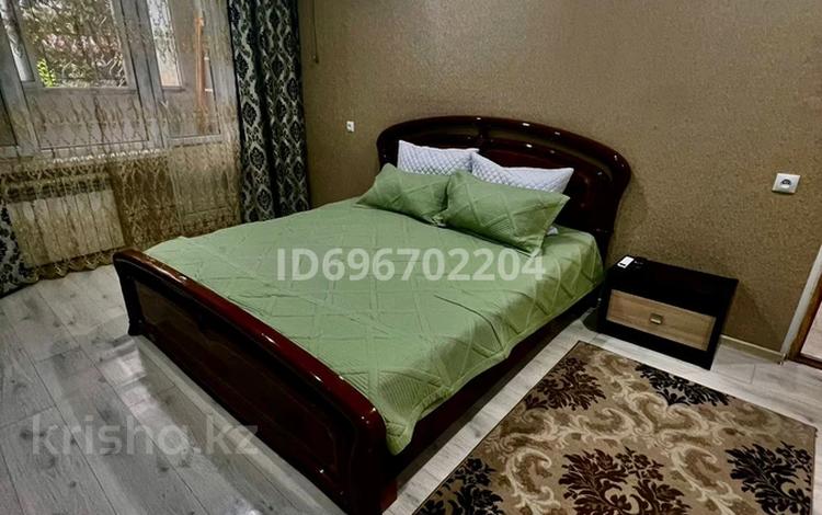 1-бөлмелі пәтер · 40 м² · 1/9 қабат, мкр 11 82, бағасы: 8 000 ₸ в Актобе — фото 2