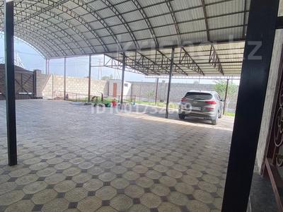 Отдельный дом · 9 комнат · 200 м² · 8 сот., Байтурсынова 1 за 35 млн 〒 в Таразе