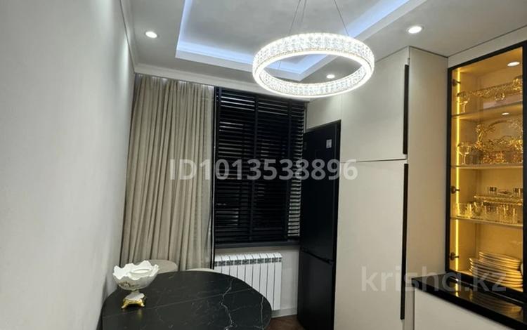 4-бөлмелі пәтер · 75 м² · 1/5 қабат, Клочкова 115 — По Абая, между Жарокова и Ауэзова, бағасы: 77 млн ₸ в Алматы, Бостандыкский р-н — фото 2
