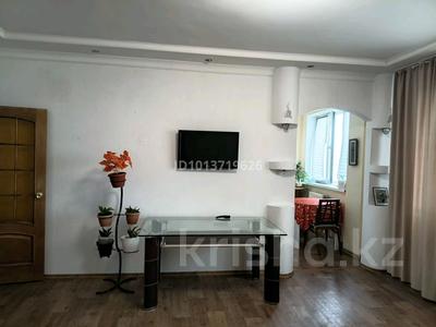 2-комнатная квартира · 55 м² · 8/9 этаж, мкр Ардагер, Сатпаева 48 д — Трц Атырау за 270 000 ₸