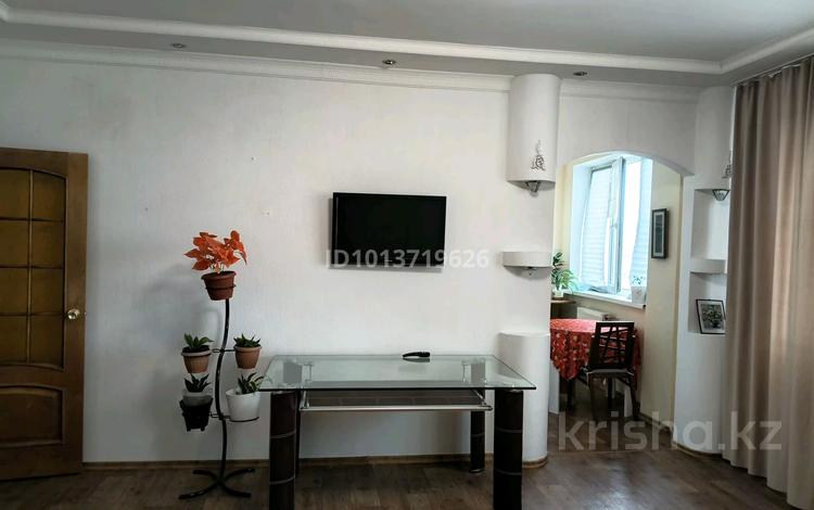 2-комнатная квартира · 55 м² · 8/9 этаж, мкр Ардагер, Сатпаева 48 д — Трц Атырау за 270 000 ₸ — фото 2