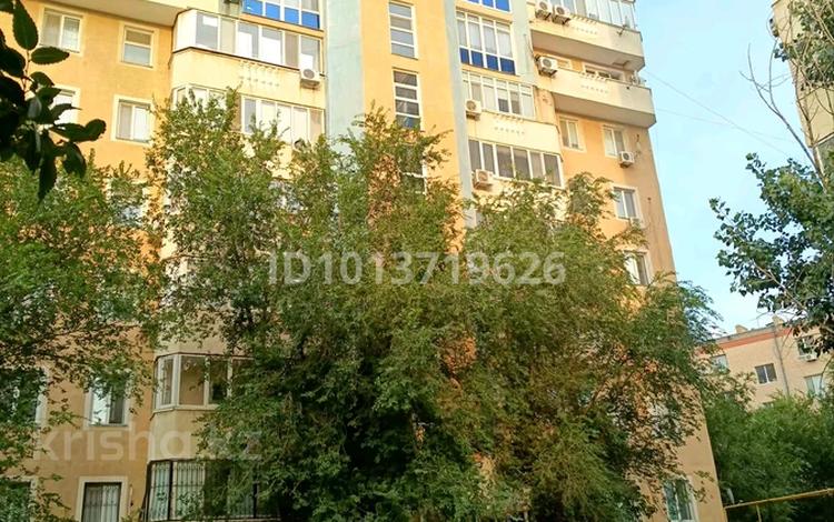 2-комнатная квартира · 55 м² · 8/9 этаж, мкр Ардагер, Сатпаева 48 д — Трц Атырау за 230 000 ₸ — фото 13