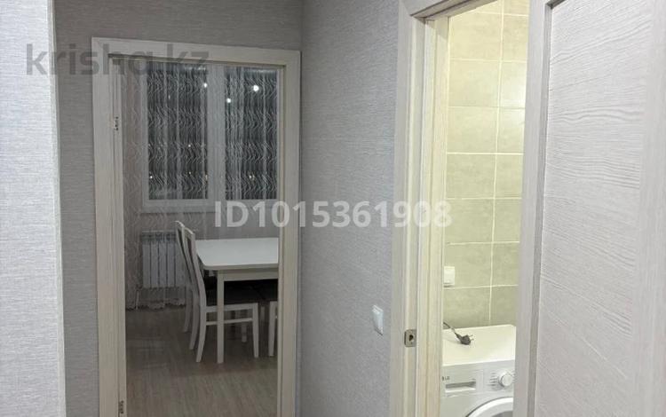 1-комнатная квартира · 38 м² · 9/15 этаж, Шафика Чокина 1 за 200 000 ₸ в Астане, Нура р-н — фото 9
