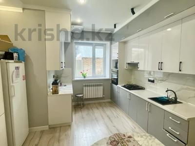 4-комнатная квартира, 121 м², 1/2 этаж, сарайшык за 40 млн 〒 в Уральске