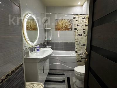 Аренда квартир в Жамбылской обл.: 3-комнатная квартира · 90 м² · 1/2 этаж, Улбике акына 130 — Рахимова за 300 000 〒 3-комнатная квартира · 90 м² · 1/2 этаж, Улбике акына 130 — Рахимова за 300 000 〒 в Таразе