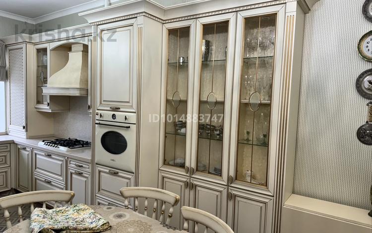3-комнатная квартира · 101 м² · 1/4 этаж, Старый город, Нагим Кобландина 13 — Уалиханова, Шернияза за 300 000 ₸ в Актобе — фото 2