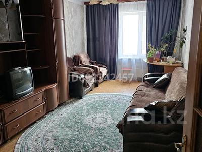 2-комнатная квартира, 53 м², 3/5 этаж помесячно, мкр Аксай-3Б 29 за 230 000 〒 в Алматы, Ауэзовский р-н