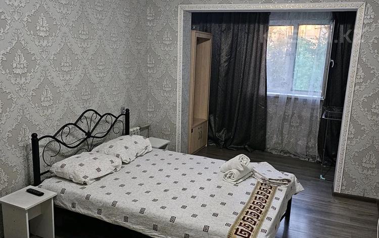 1-бөлмелі пәтер, 32 м², 4/5 қабат тәулік бойы, 8 мкр 12а, бағасы: 10 000 〒 в Шымкенте, Туран р-н — фото 2