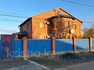 Продажа домов и дачи в Атырауской обл.: Отдельный дом · 7 комнат · 307.6 м² · 10 сот., мкр Ракуша, Казахстан 16 а — Возле школы за 67 млн 〒 Отдельный дом · 7 комнат · 307.6 м² · 10 сот., мкр Ракуша, Казахстан 16 а — Возле школы за 67 млн 〒 в Атырау