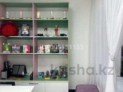 Салоны красоты, кабинеты и рабочие места, студии · 60 м² за 50 000 〒 в Шымкенте, Аль-Фарабийский р-н