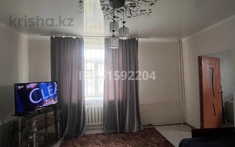 3-комнатная квартира · 65 м² · 1/2 этаж, Ауэзова 62 — Пересечение Ауэзова-Шокая. Рядом 2 школа. Район старого военкомата за 11 млн ₸ в Кентау — фото 2
