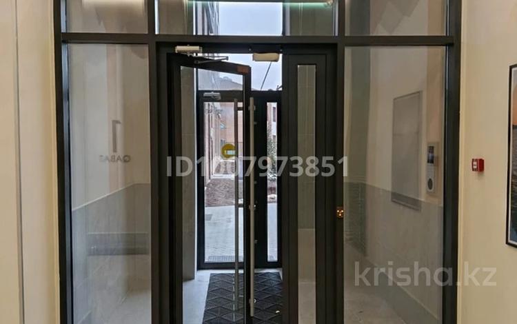 2-бөлмелі пәтер · 52 м² · 4/12 қабат, Улица Ермек Серкебаев, 49 79, бағасы: 32 млн ₸ в Астане, Нура р-н — фото 2