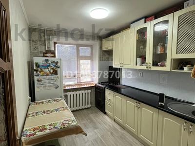 3-бөлмелі пәтер · 63.9 м² · 5/9 қабат, мкр Строитель 29 — гипермаркет алтындар, бағасы: 23.5 млн ₸ в Уральске