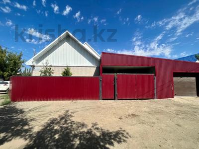 Отдельный дом · 5 комнат · 170 м² · 5 сот., Москва 2 за 35 млн 〒 в Актобе, мкр Москва