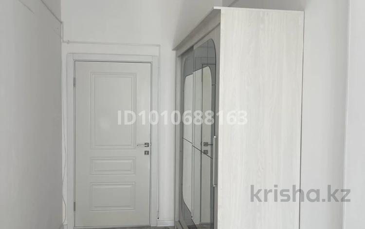 4-бөлмелі пәтер · 105 м² · 2/3 қабат, мкр Шанхай, Рыскулова 16/2 — Напротив 10 этажного дома, бағасы: 24 млн ₸ в Актобе — фото 2