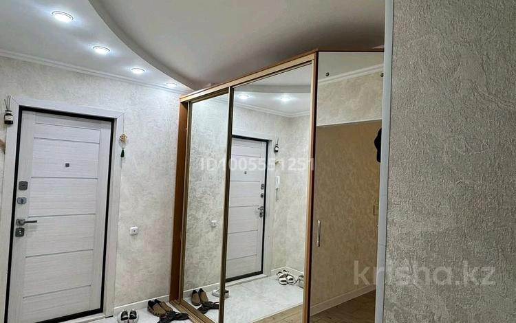 3 комнаты · 70 м² · 1 этаж, мкр 4 8 — Сырым Датова за 50 000 ₸ в Уральске — фото 2
