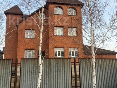 Отдельный дом · 6 комнат · 250 м² · 10 сот., мкр Юго-Восток 11 — Университетская за 50 млн 〒 в Караганде, Казыбек би р-н