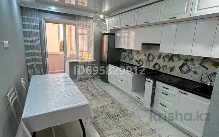 2-комнатная квартира · 70 м² · 5/6 этаж, Акотау 20 — Остановка 8 школа, мойка деповская за 230 000 ₸ в Уральске — фото 28