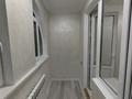 1-комнатная квартира, 40 м², 5/5 этаж помесячно, мкр Мамыр-1 11 за 250 000 〒 в Алматы, Ауэзовский р-н — фото 8