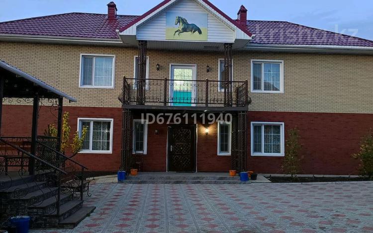 8 комнат, 300 м², Казахстанская 11 за 25 000 〒 в Бурабае — фото 2