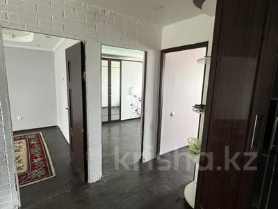 3-комнатная квартира · 66 м² · 4/5 этаж, Майкудук, 15й микрорайон 1 за 12.2 млн ₸ в Караганде, Алихана Бокейханова р-н