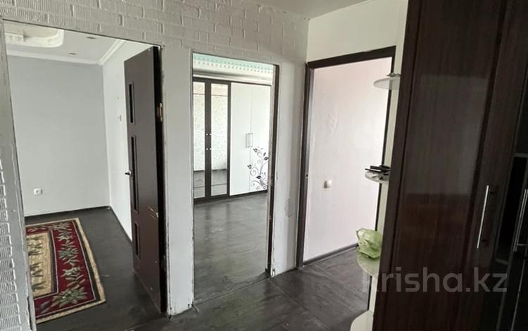 3-комнатная квартира · 66 м² · 4/5 этаж, Майкудук, 15й микрорайон 1 за 12.2 млн ₸ в Караганде, Алихана Бокейханова р-н — фото 2