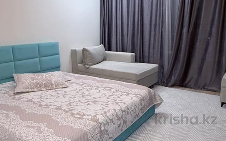 1-бөлмелі пәтер · 52 м² · 6/12 қабат, Торекулова 93 — Райымбек, бағасы: 3 000 ₸ в Алматы, Алмалинский р-н — фото 2