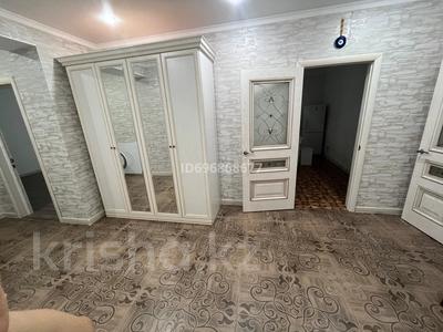 2-бөлмелі пәтер · 90 м² · 2/5 қабат, Жургенова 58, бағасы: 200 000 ₸ в Актобе, мкр. Курмыш