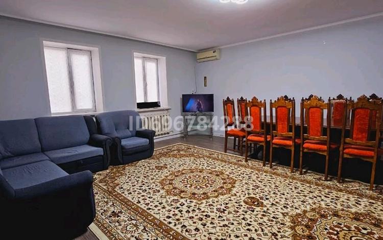 Дом · 4 комнаты · 150 м², Доспанова 108 — Институт КАЗииту, ТРЦ " Дом Быта" за 40 000 〒 в Уральске — фото 2