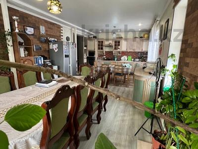 Жеке үй · 5 бөлме · 220 м² · 9 сот., Мкр. Уркер Малайсары батыр, бағасы: 60 млн 〒 в Астане, Нура р-н