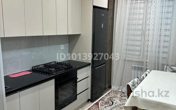 2-комнатная квартира · 65 м² · 1/6 этаж, мкр Кокжиек — Школы за 280 000 ₸ в Алматы, Жетысуский р-н — фото 2