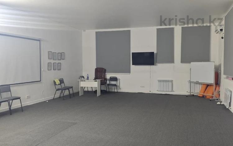 Свободное назначение, офисы, магазины и бутики, склады, общепит, салоны красоты, медцентры и аптеки, образование, развлечения · 76 м² за ~ 37 млн 〒 в Астане — фото 6