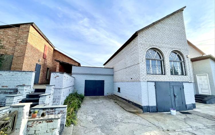 Отдельный дом · 6 комнат · 220 м² · 15 сот., Айтыкова 14 — Куленовка за 75 млн 〒 в Усть-Каменогорске — фото 2