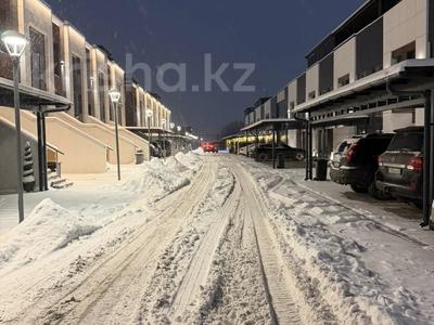 5-бөлмелі пәтер · 330 м² · 3/3 қабат, мкр Горный Гигант 2 — Жамакаева, бағасы: 390 млн 〒 в Алматы, Медеуский р-н